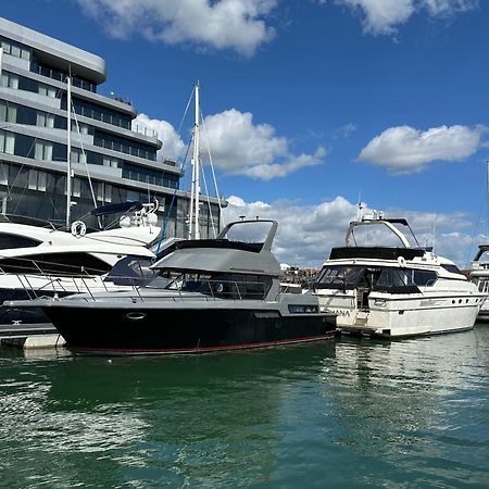Yacht "X" - 44 Foot Modern Yacht On 5 Star Ocean Village Marina - Minutes Away From City Centre And Cruise Terminals, Free Parking ,Spa Package Available! Southampton Eksteriør bilde