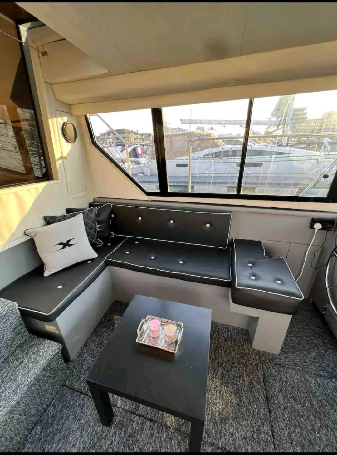 Yacht "X" - 44 Foot Modern Yacht On 5 Star Ocean Village Marina - Minutes Away From City Centre And Cruise Terminals, Free Parking ,Spa Package Available! Southampton Eksteriør bilde