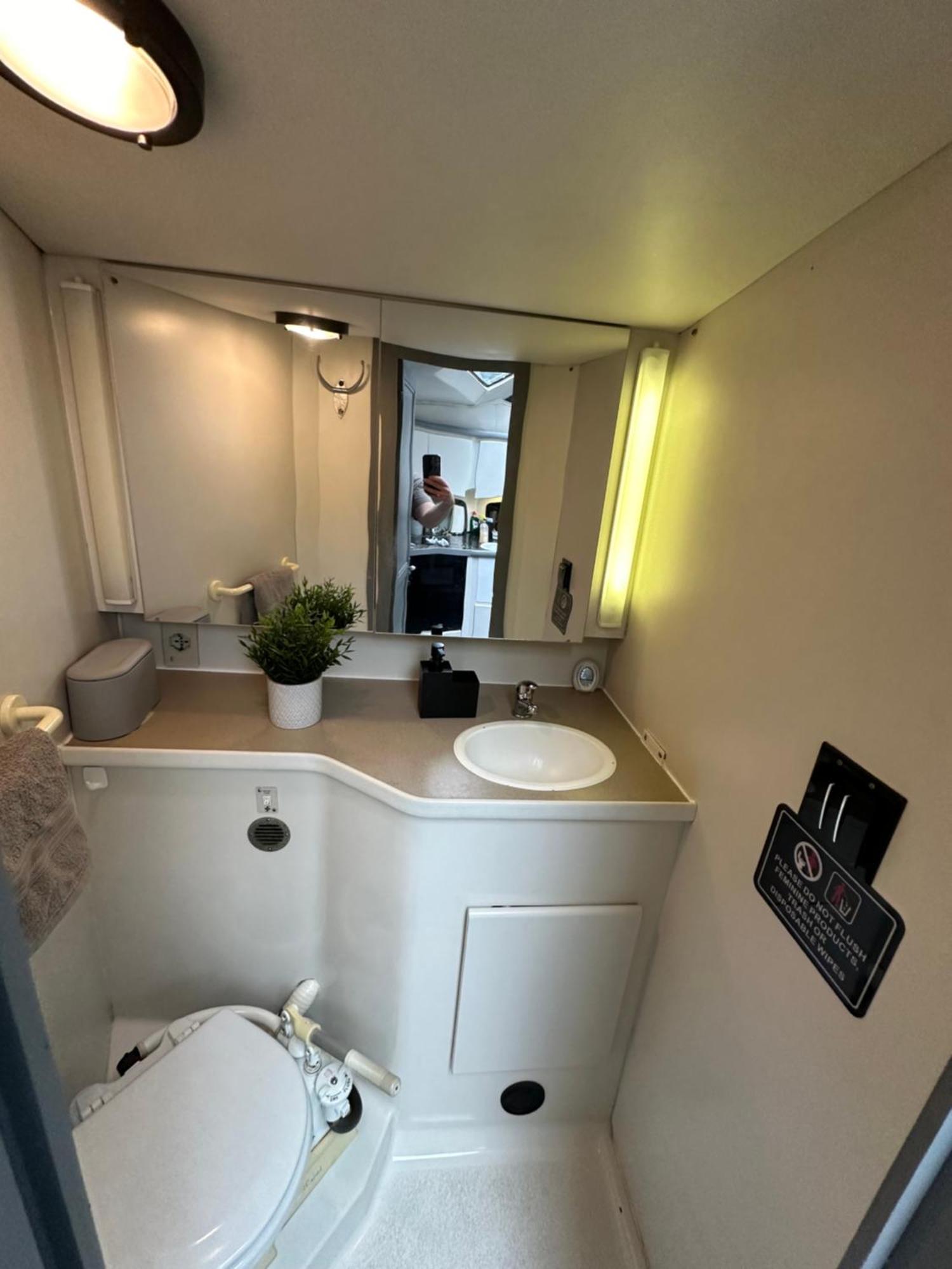Yacht "X" - 44 Foot Modern Yacht On 5 Star Ocean Village Marina - Minutes Away From City Centre And Cruise Terminals, Free Parking ,Spa Package Available! Southampton Eksteriør bilde