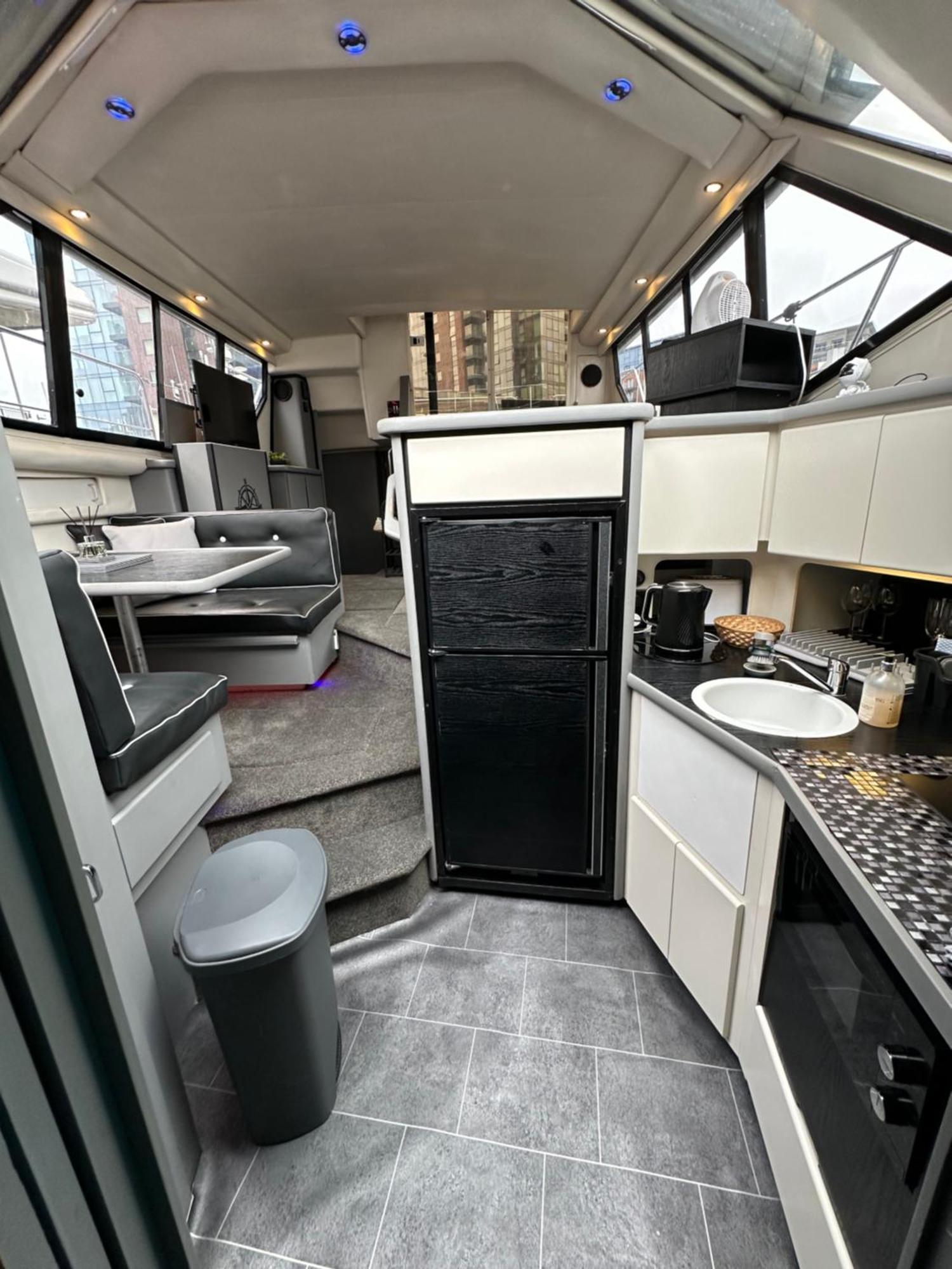 Yacht "X" - 44 Foot Modern Yacht On 5 Star Ocean Village Marina - Minutes Away From City Centre And Cruise Terminals, Free Parking ,Spa Package Available! Southampton Eksteriør bilde