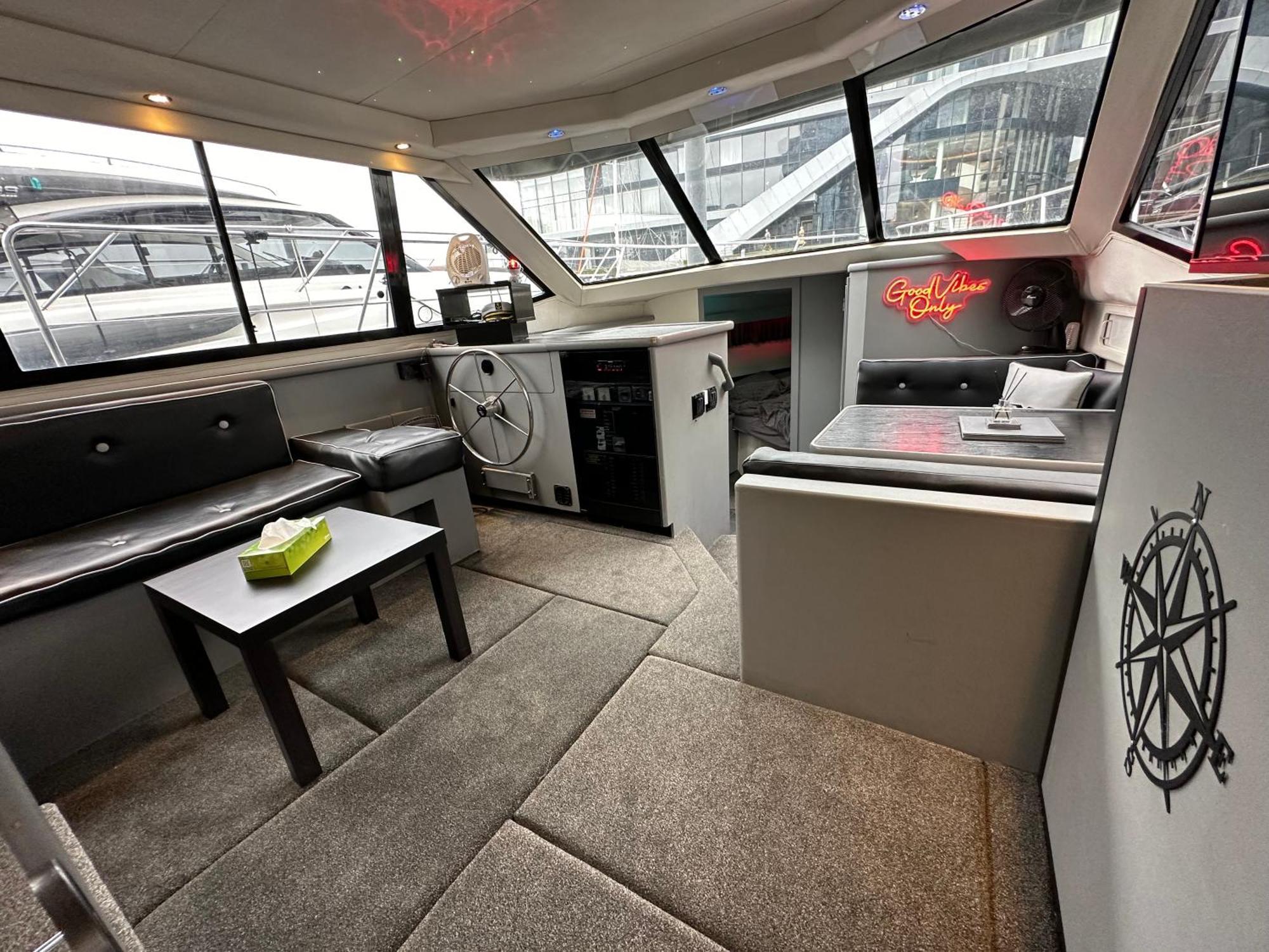 Yacht "X" - 44 Foot Modern Yacht On 5 Star Ocean Village Marina - Minutes Away From City Centre And Cruise Terminals, Free Parking ,Spa Package Available! Southampton Eksteriør bilde