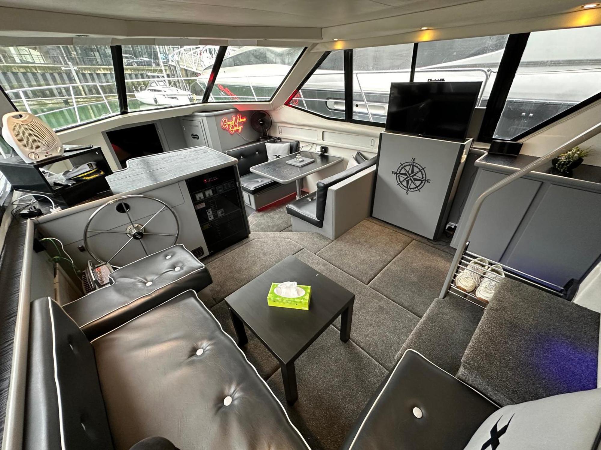 Yacht "X" - 44 Foot Modern Yacht On 5 Star Ocean Village Marina - Minutes Away From City Centre And Cruise Terminals, Free Parking ,Spa Package Available! Southampton Eksteriør bilde