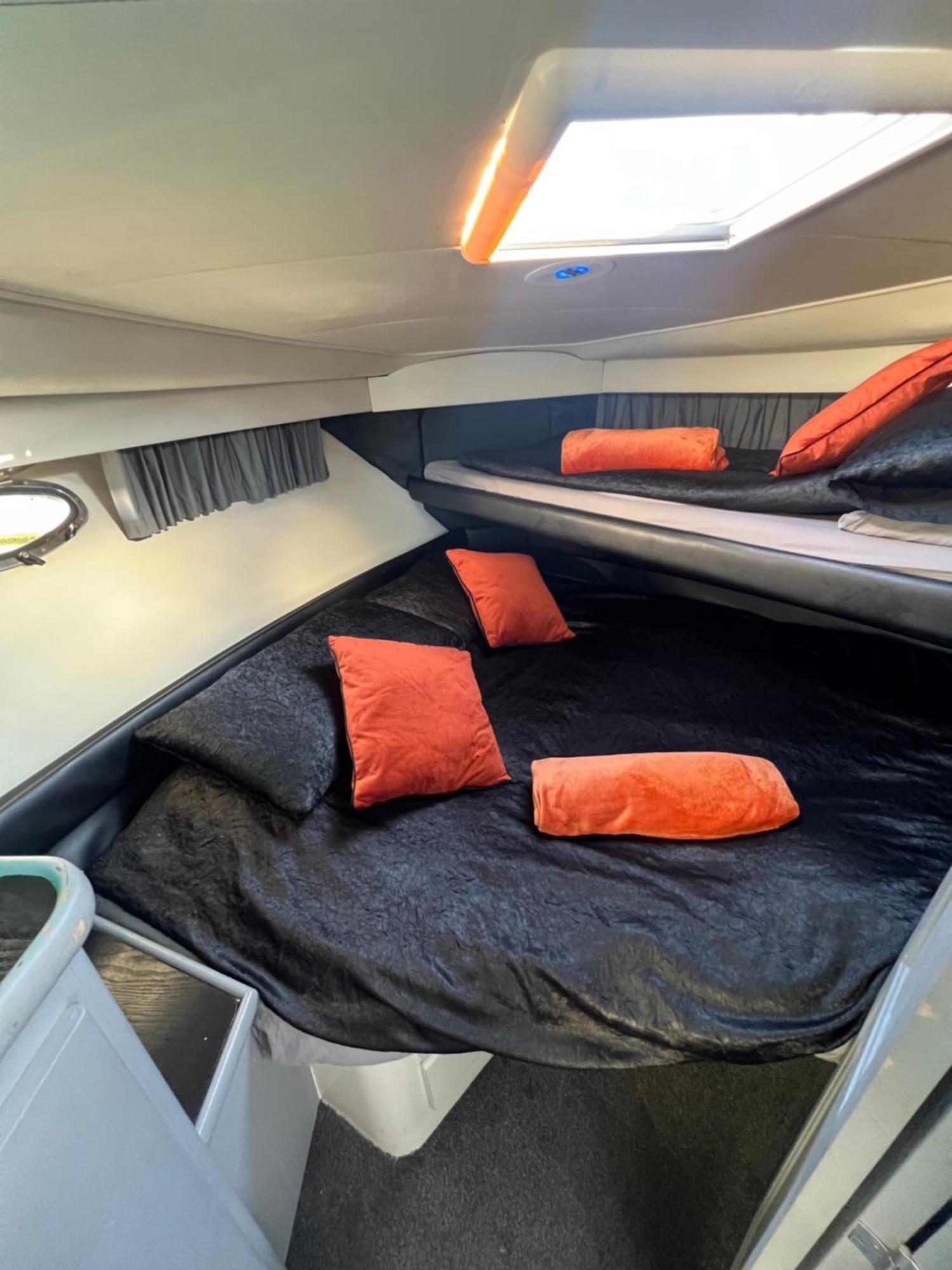 Yacht "X" - 44 Foot Modern Yacht On 5 Star Ocean Village Marina - Minutes Away From City Centre And Cruise Terminals, Free Parking ,Spa Package Available! Southampton Eksteriør bilde