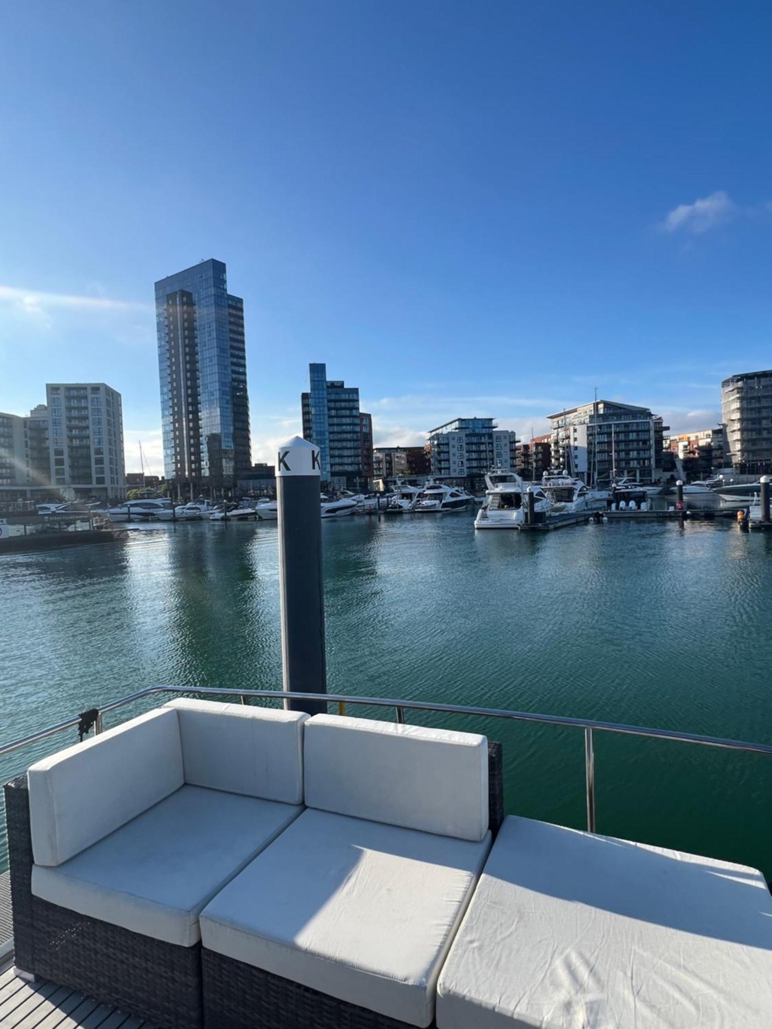Yacht "X" - 44 Foot Modern Yacht On 5 Star Ocean Village Marina - Minutes Away From City Centre And Cruise Terminals, Free Parking ,Spa Package Available! Southampton Eksteriør bilde
